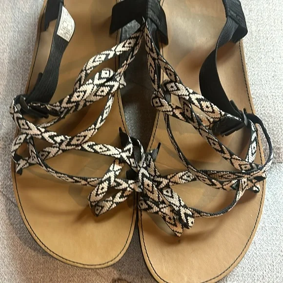 Woven Black & White Strappy Women’s Sandals - Picture 2 of 5